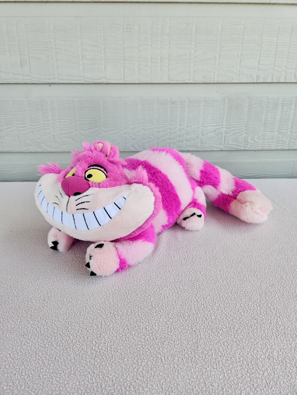 Disney Store Cheshire Cat Plush 16" Alice In Wonderland Pink Medallion